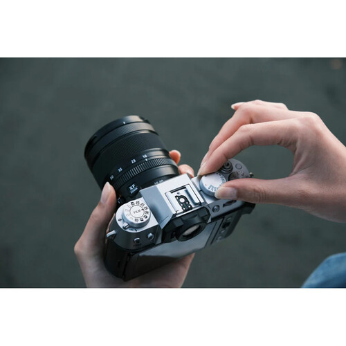 FUJIFILM X-T50 Mirrorless Camera with XC 15-45mm f/3.5-5.6 Lens (Silver)